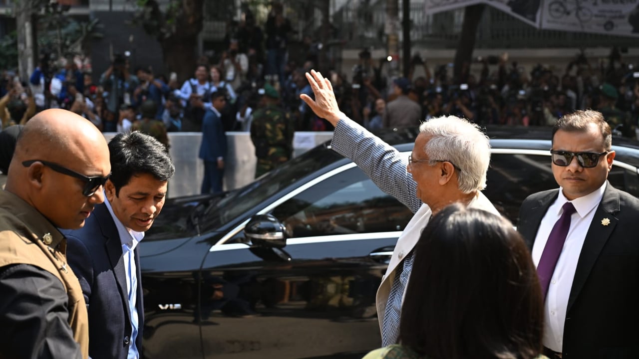 ভোট দিয়ে সবাইকে ‘ঈদ মোবারক’ জানালেন প্রধান উপদেষ্টা