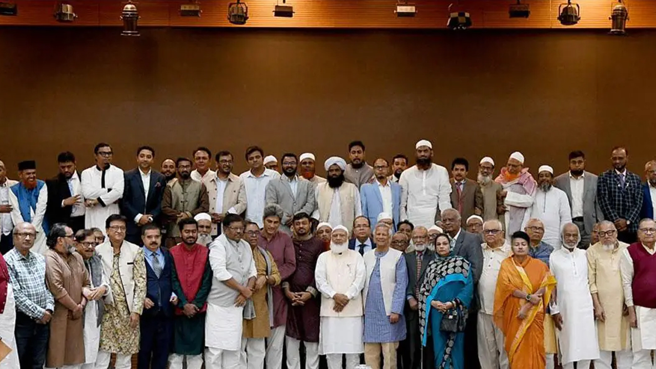 প্রধান উপদেষ্টার সঙ্গে রাজনৈতিক দলগুলোর বৈঠক আজ