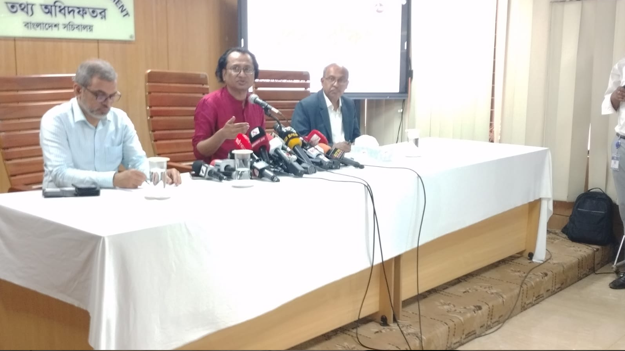 ‘ডিসি সারওয়ার আলমের বদলিতে মাজারের ইস্যু নেই’