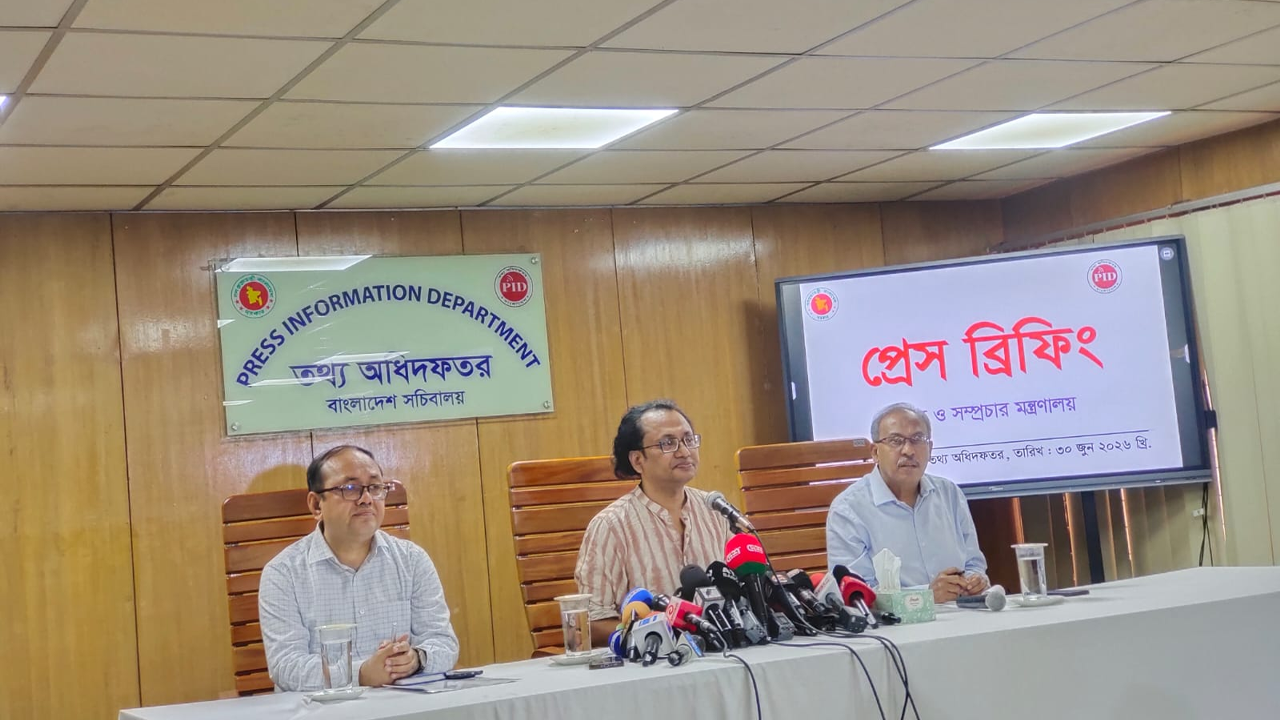 আরবি হরফে পতাকা টানানোর বিষয় খতিয়ে দেখছে সরকার: তথ্য উপদেষ্টা