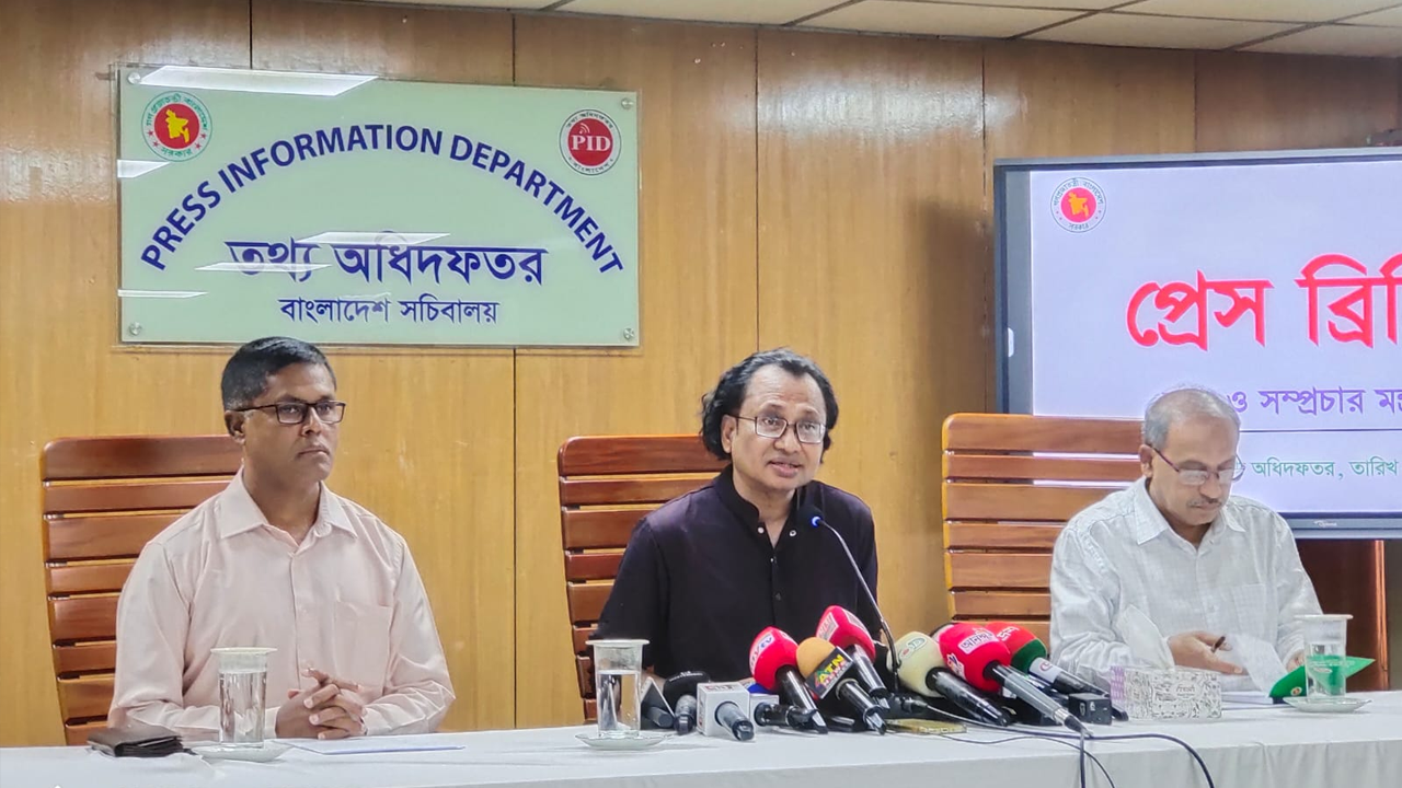 পলাতক হাসিনার বক্তব্য প্রচারে আবারও সতর্ক করেছে সরকার