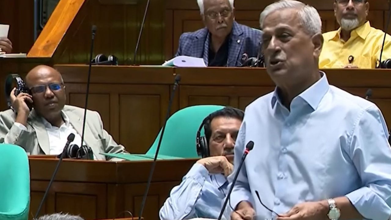 সংসদে মাথা নুইয়ে প্রবেশ করা ইসলাম পরিপন্থী কিনা যাচাইয়ের অনুরোধ