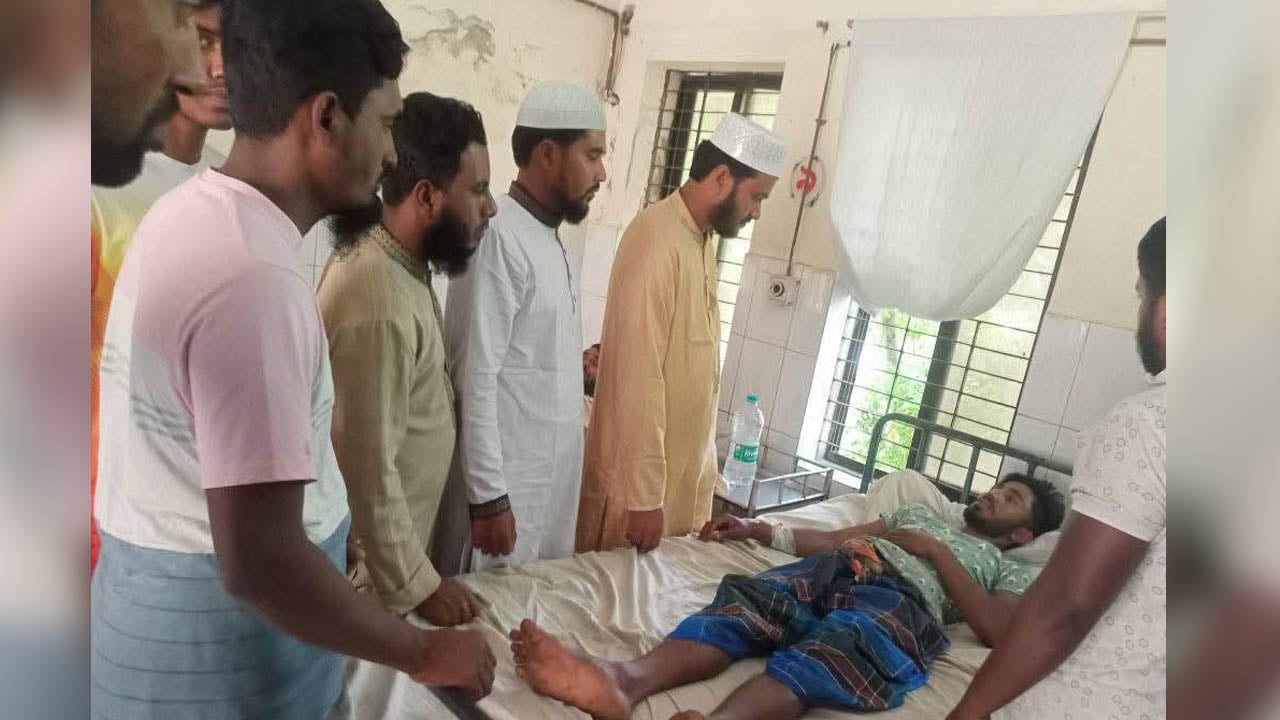 বীরগঞ্জে জামায়াতের ইফতার মাহফিলে বিএনপির হামলা, গুরুতর আহত ৪