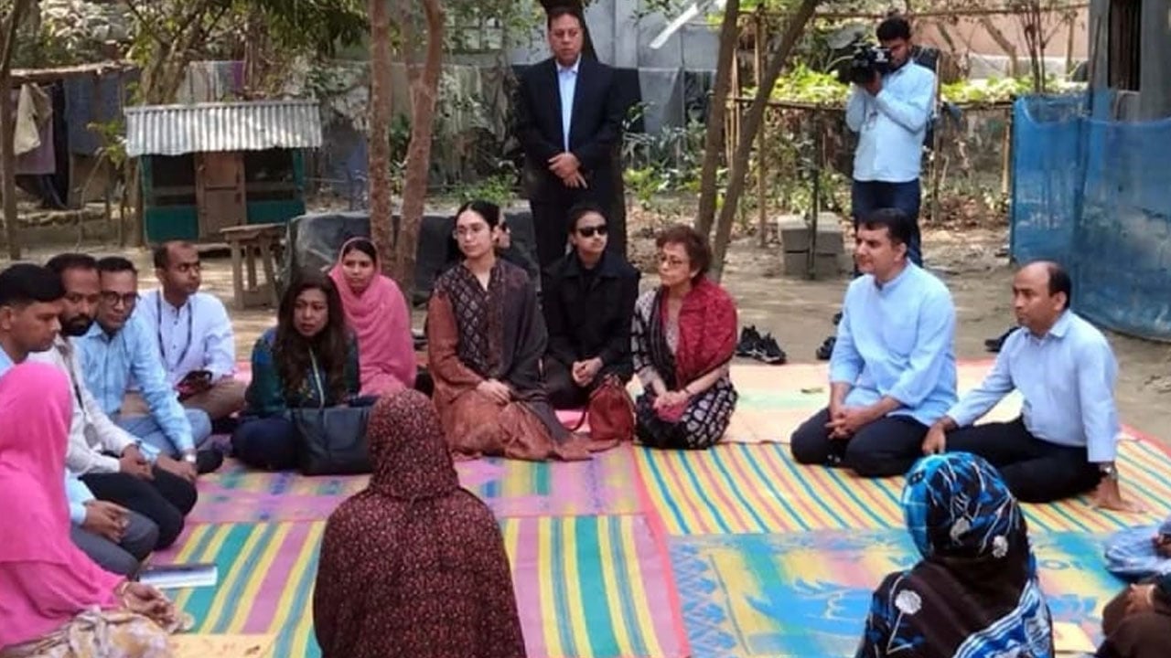 ফুলবাড়ীয়ায় ব্র্যাক কর্মসূচি পরিদর্শনে ব্যারিস্টার জাইমা রহমান