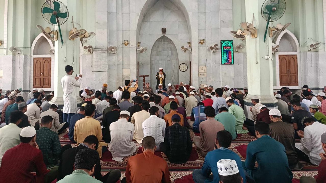 নিহত শিক্ষিকার রুহের মাগফেরাত কামনায় ইবিতে দোয়া