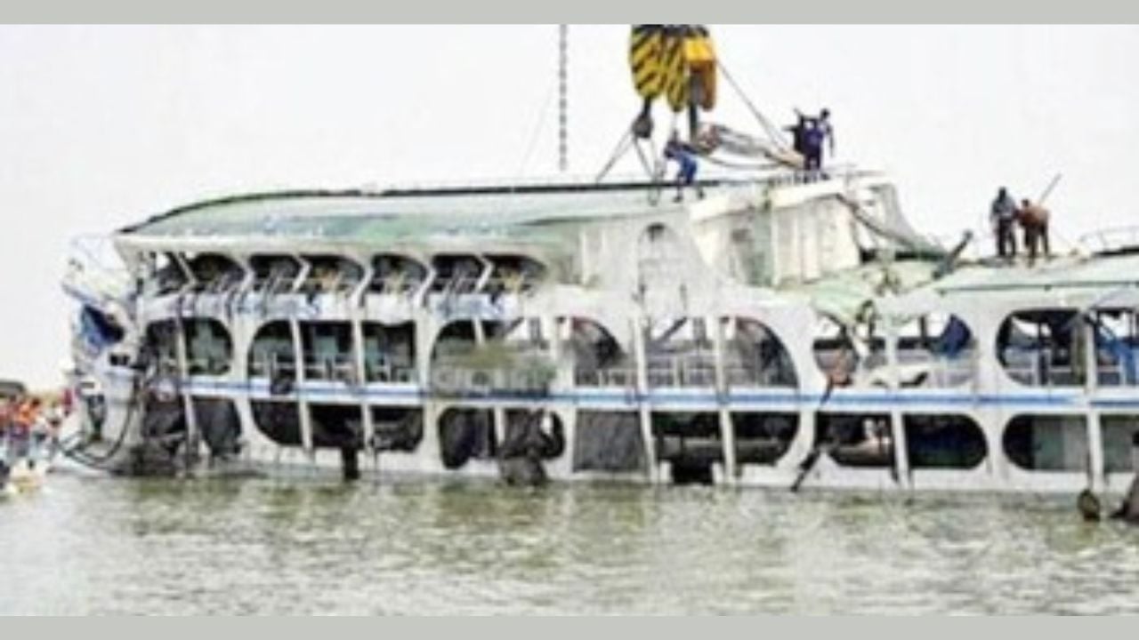 চাঁদপুরে লঞ্চডুবি: ২১ বছরেও থামেনি স্বজন হারানোর বেদনা