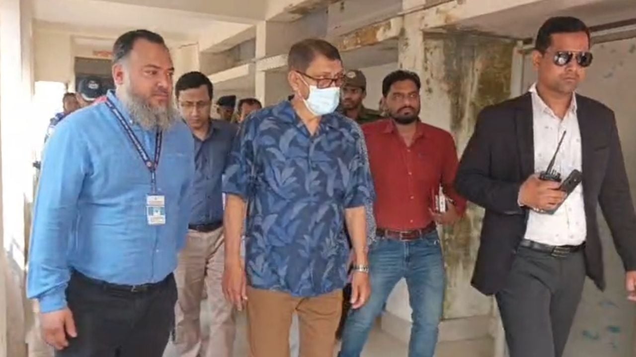 স্বাস্থ্যমন্ত্রীর হঠাৎ হাসপাতাল পরিদর্শন, ১৬ জনের ৮ জন ডাক্তারই অনুপস্থিত