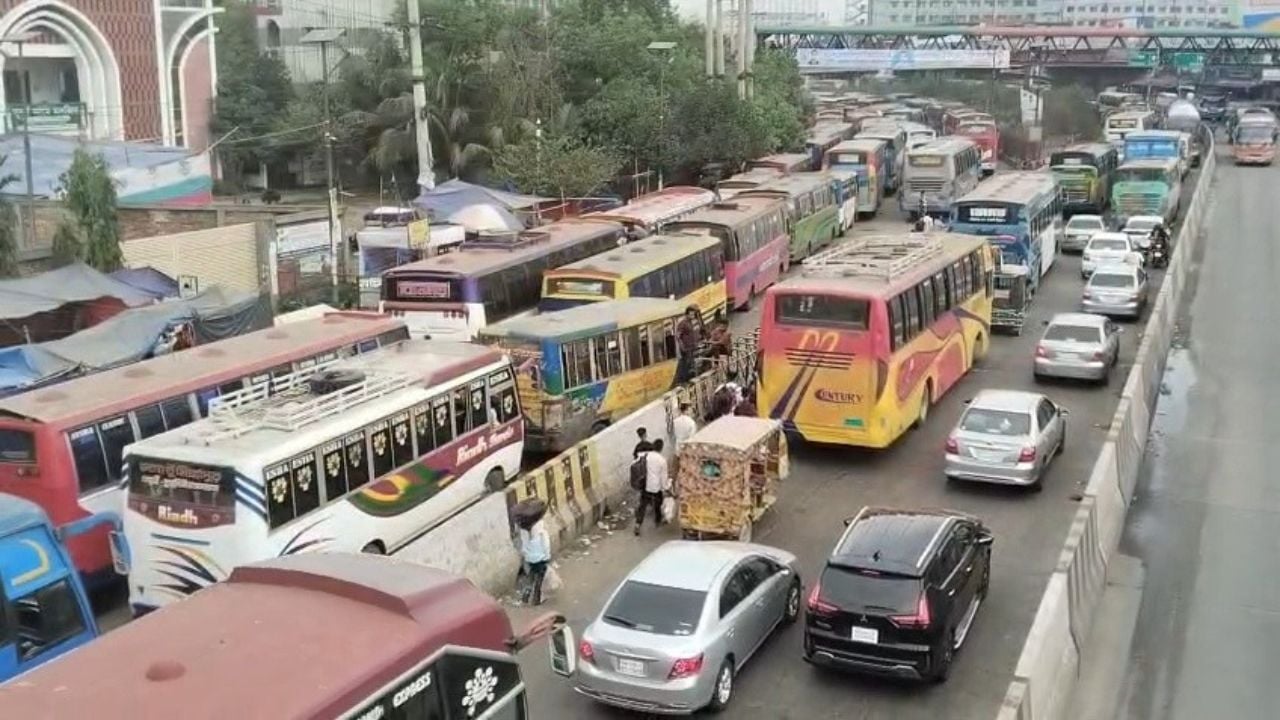 গাজীপুর মহাসড়কে যানবাহনের দীর্ঘ সারি, গাড়ি চলছে ধীর গতিতে