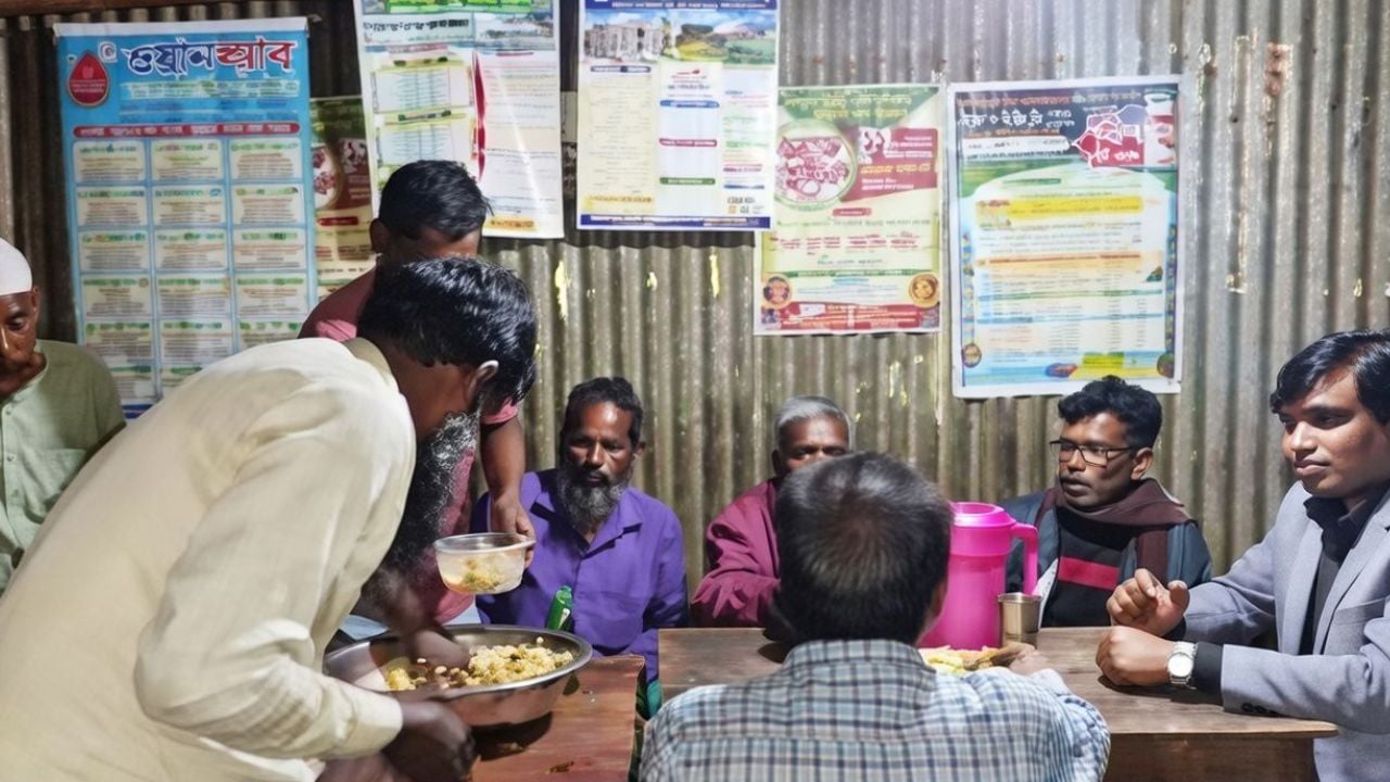 চাটমোহরে নিষিদ্ধ ঘোষিত আ'লীগের ইফতার মাহফিল বিক্ষোভ