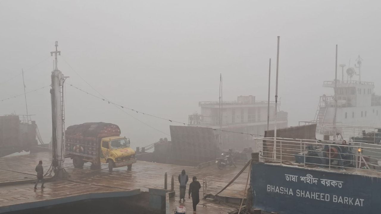দৌলতদিয়া-পাটুরিয়া ঘাটে ভোর পৌনে ৬টা থেকে ফেরি চলাচল বন্ধ