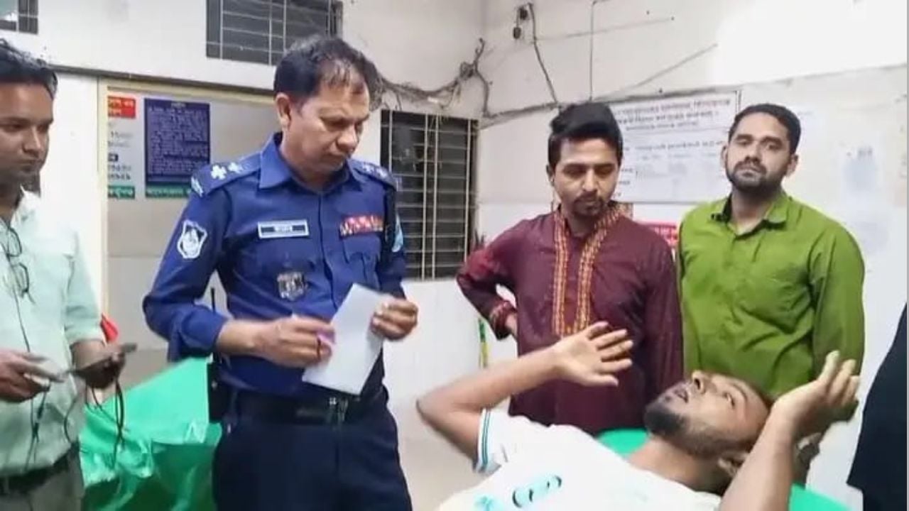 পাগলা মসজিদে সংবাদ সংগ্রহ করতে গিয়ে হামলার শিকার দুই টিভি সাংবাদিক