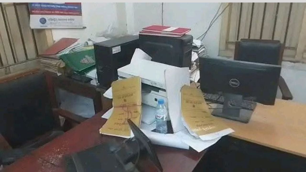 গোবিন্দগঞ্জে ইউপি কার্যালয়ে হামলা ও লুটপাট