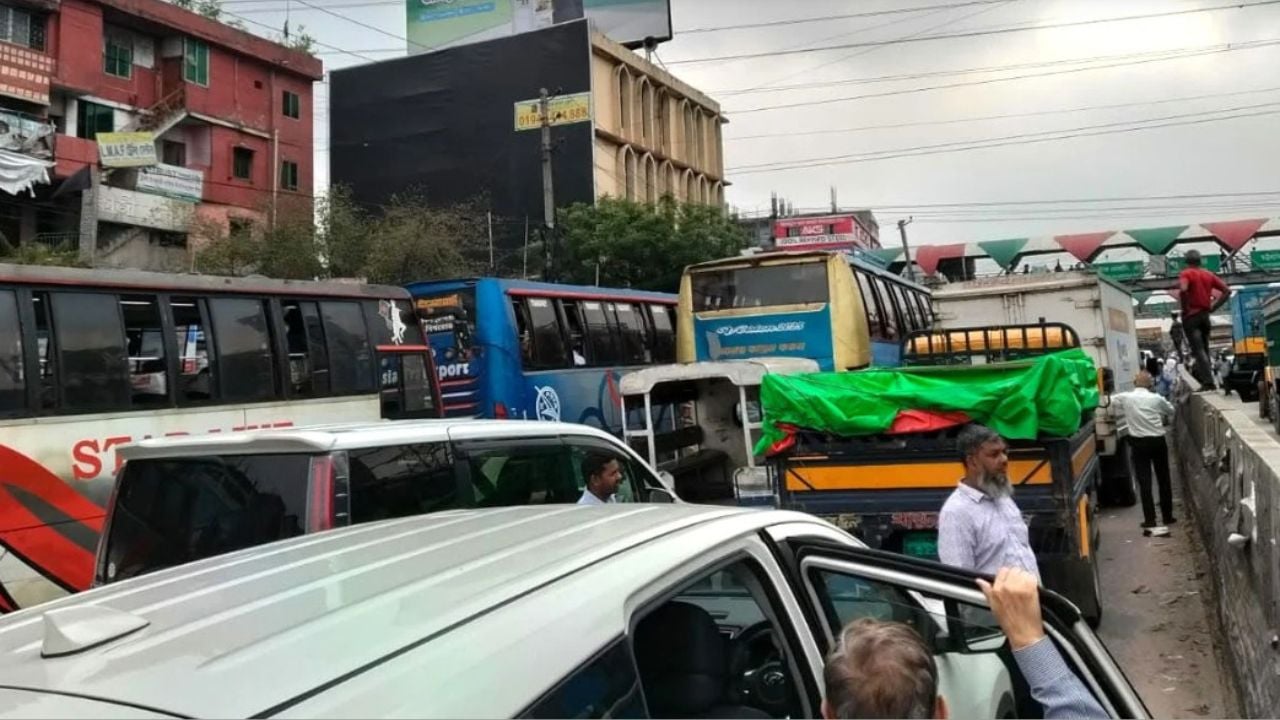 ঢাকা-চট্টগ্রাম-সিলেট মহাসড়কে ১০ কিলোমিটার যানজট