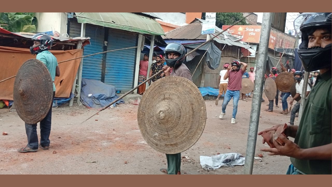 ভাঙ্গায় দ্বিতীয় দিনের সংঘর্ষে রণক্ষেত্র মুনসারাবাদ বাজার