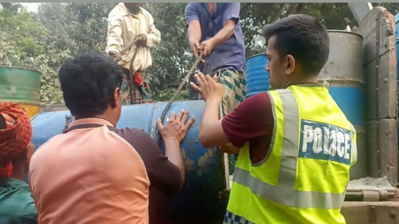 কাজিপুরে ১৭০০ লিটার ডিজেল ও পেট্রোল জব্দ, ব্যবসায়ীর অর্থদণ্ড