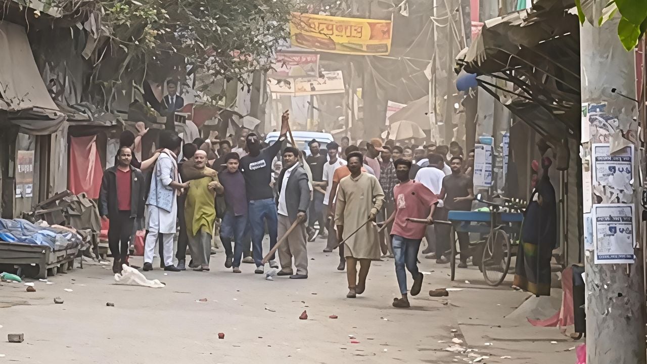 কুমিল্লায় গাড়িবহরে হামলার ঘটনায় ২১৫ জনের নামে মামলা