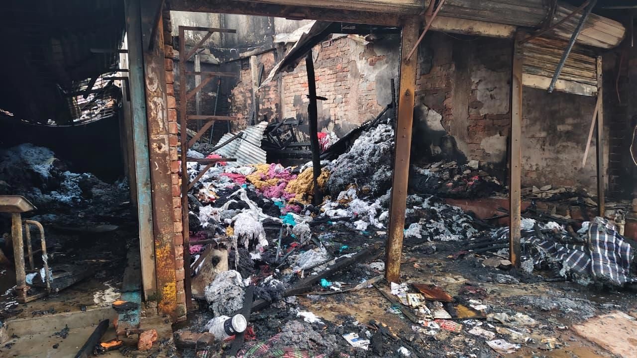 ঈশ্বরগঞ্জে অগ্নিকাণ্ডে ১০ দোকান ভস্মীভূত