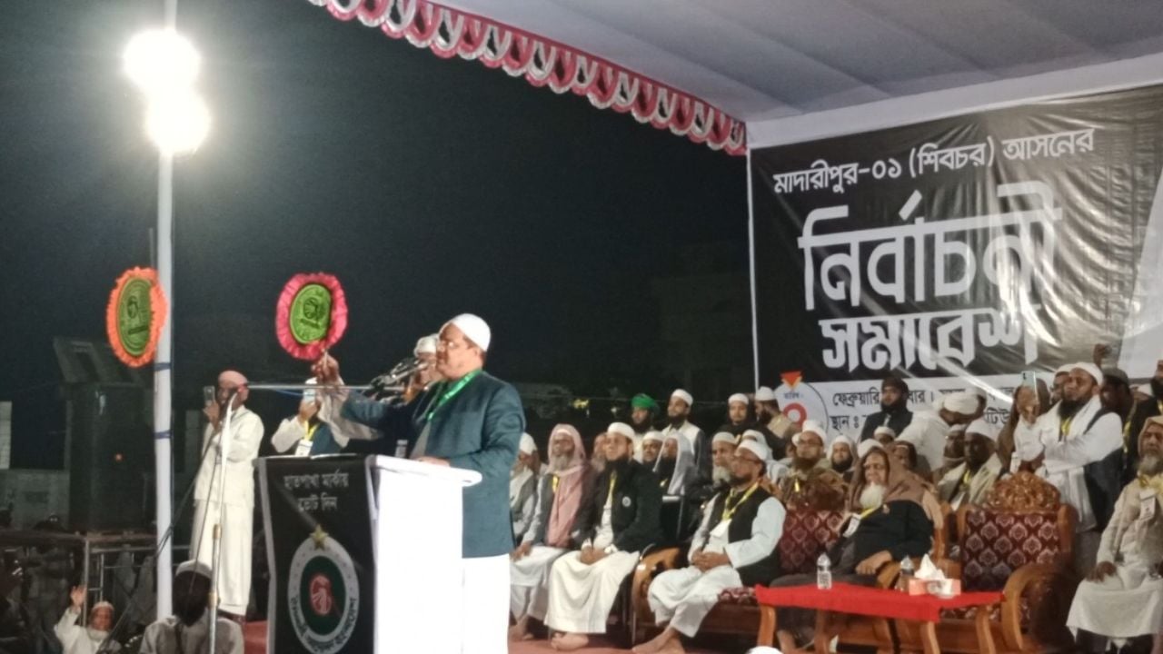 রাজনীতি হবে মানুষের সেবার জন্য: চরমোনাই পীর