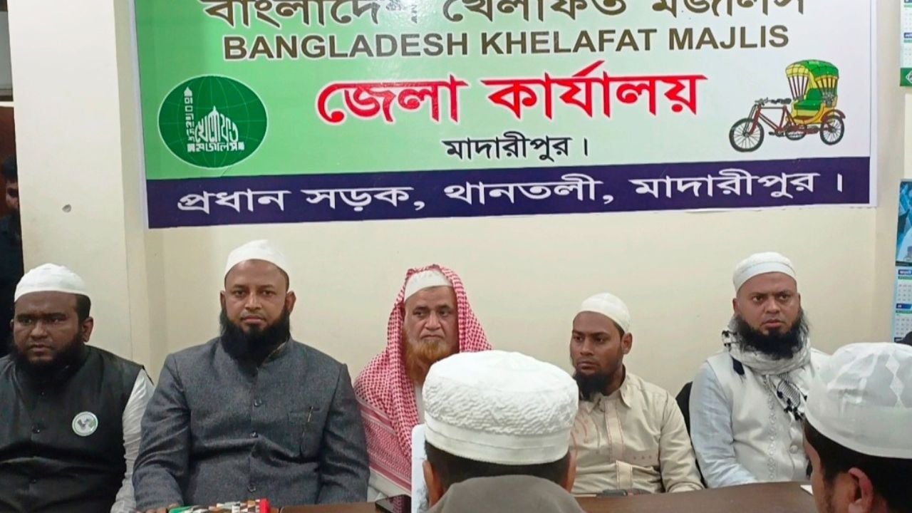 প্রকাশ্যে হাতপাখার প্রার্থীর পক্ষে প্রচার: মজলিসের ১৫ নেতার পদ স্থগিত