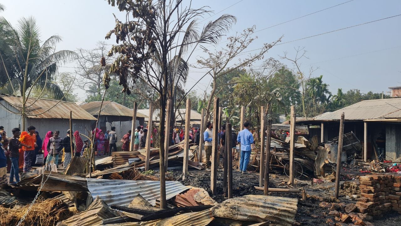 গুরুদাসপুরে মেয়েকে বাঁচাতে গিয়ে মারা গেলেন মা
