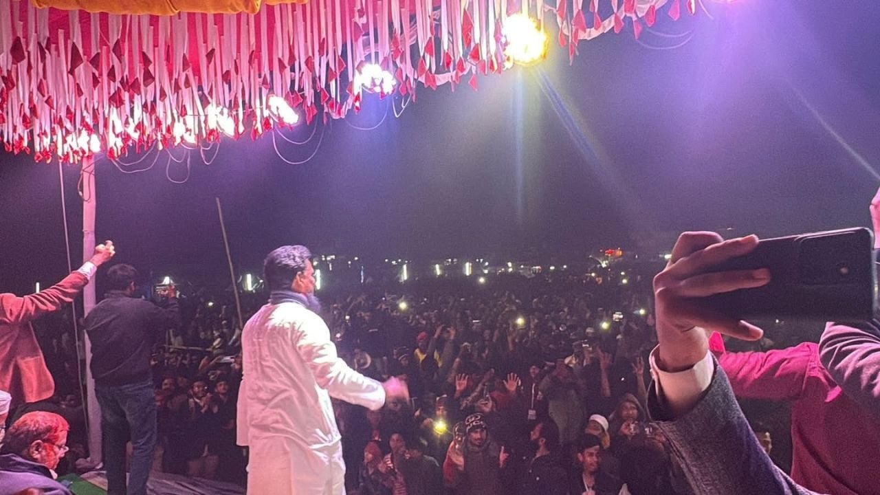 একটি গোষ্ঠী ট্যাক্স ফাঁকির টাকায়, যাকাতের নামে কাপড় দিচ্ছে