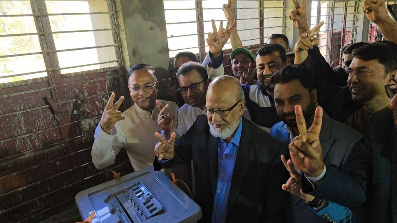 ভোট দিলেন বিএনপি নেতা ড. খন্দকার মোশাররফ