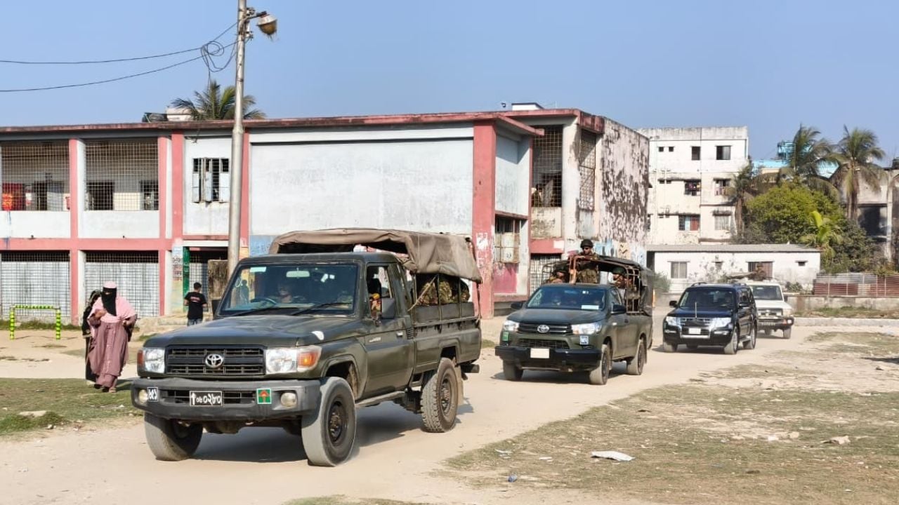 বাকলিয়ায় ভোটারদের কেন্দ্রে যেতে বাধা