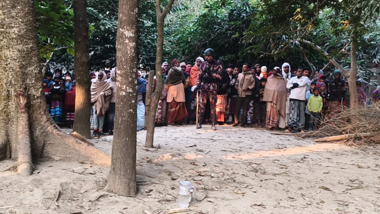 চাঁপাইনবাবগঞ্জে হাতবোমা তৈরির সময় বিস্ফোরণ, নিহত ২