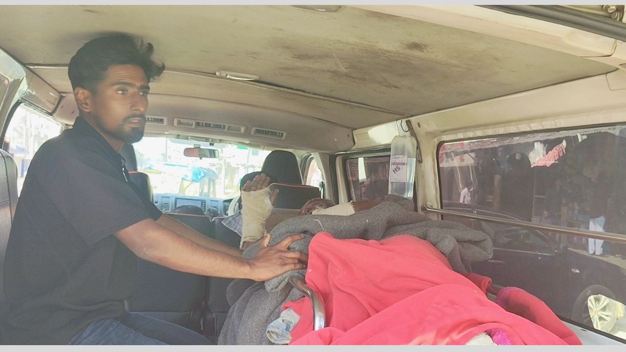 লক্ষ্মীপুরে দুর্বৃত্তের আগুনে পুড়ল ঘর, অগ্নিদগ্ধ হলেন জামায়াত কর্মী