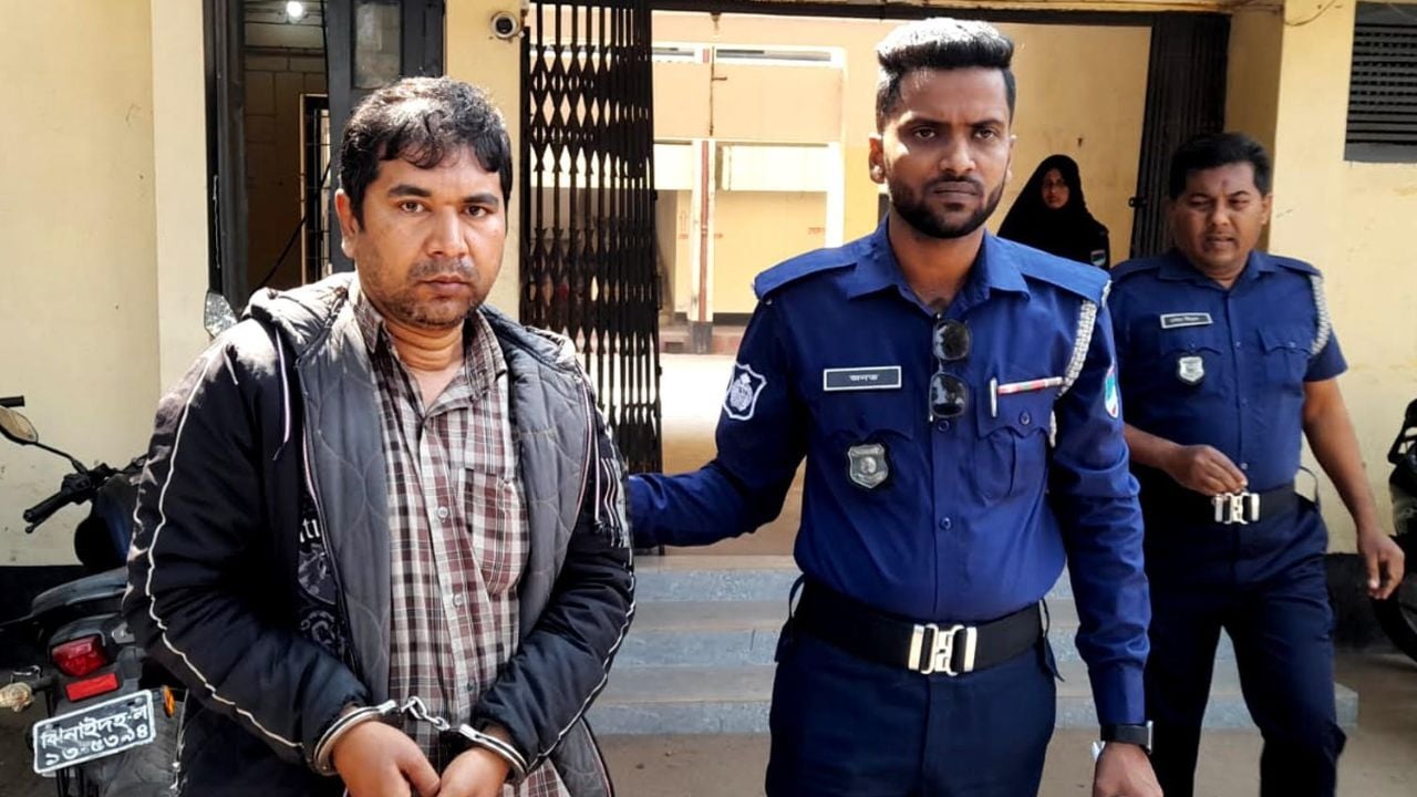 কালীগঞ্জে বিকাশ প্রতারক পলাশ গ্রেপ্তার