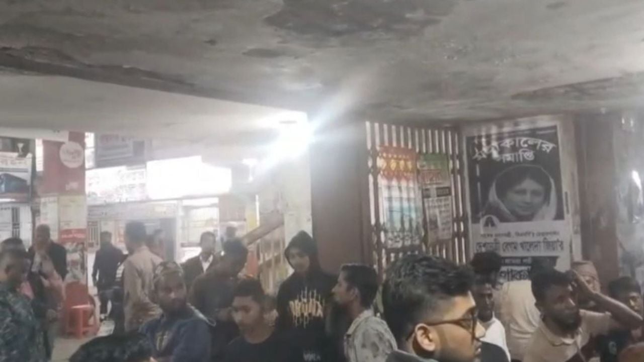 বরিশাল শ্রমিক নেতাকে বাসমালিক গ্রুপের সভাপতির মারধর