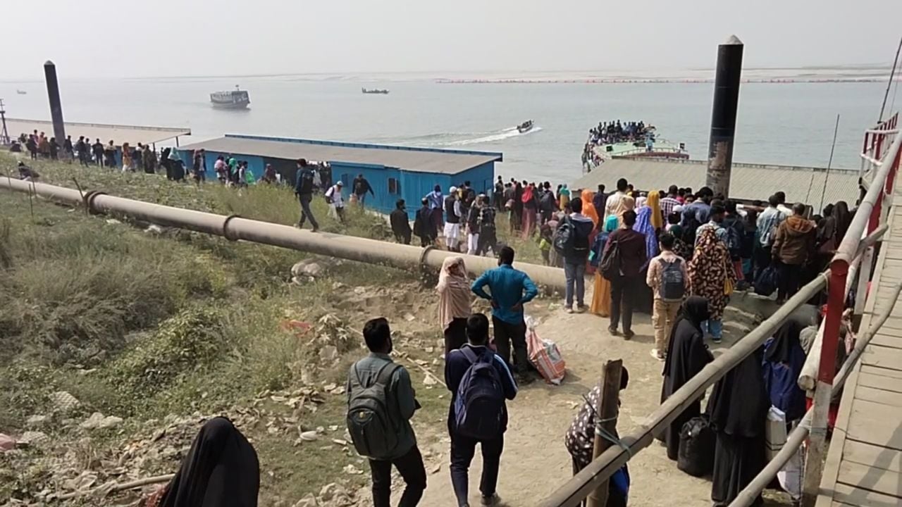 আরিচা ও পাটুরিয়াঘাটে প্রকট যানজট