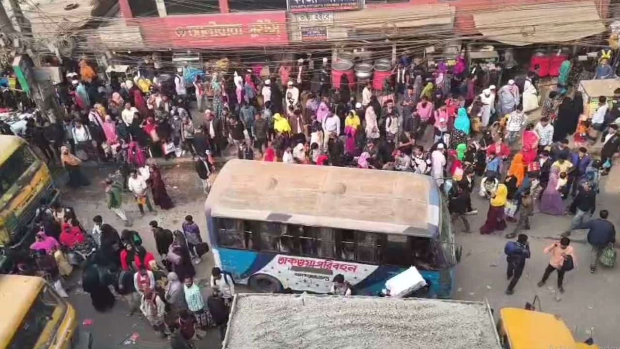 ভোট দিতে গাজীপুর থেকে পোশাককর্মীরা বাড়ির পথে