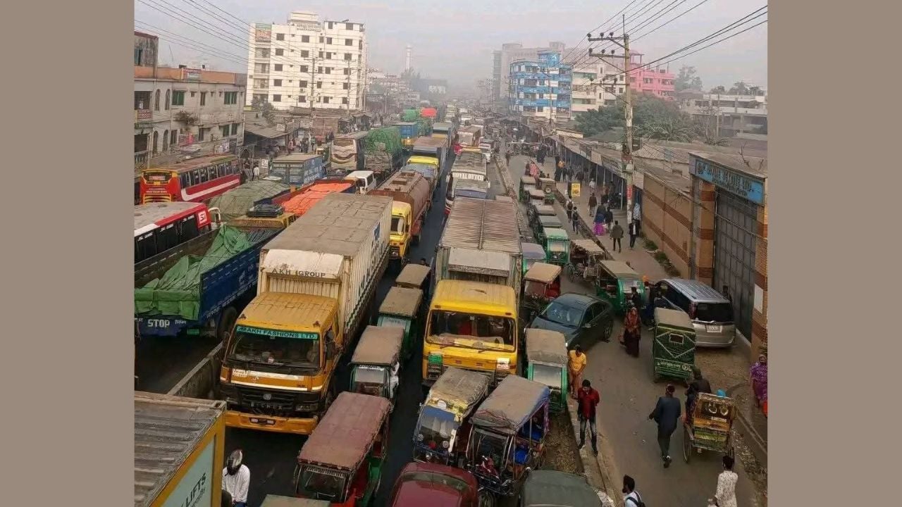কালিয়াকৈরে ঢাকা-টাঙ্গাইল মহাসড়কে তীব্র যানজট