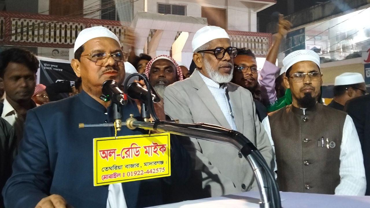 বিদেশি তাঁবেদারি থেকে দেশকে মুক্ত করার সুযোগ এসেছে