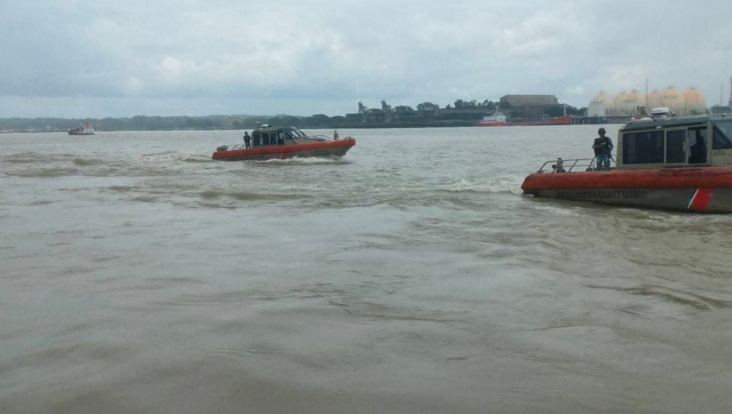 
চট্টগ্রাম বহিঃনোঙরে অপরাধ ঠেকাতে কোস্ট গার্ডের অভিযান