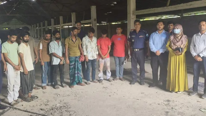 মানিকগঞ্জে ঘোড়া জবাই করে মাংস সরবরাহের প্রস্তুতি,
৯ জনের কারাদণ্ড