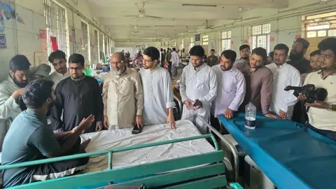 রাবিতে আহত সাংবাদিককে দেখতে গেলেন শিবিরের কেন্দ্রীয় সভাপতি