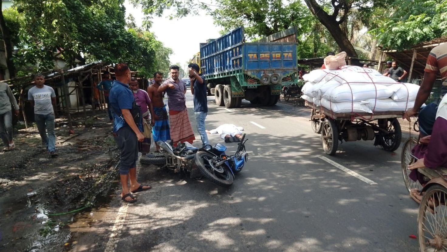 রামপালে বাসের ধাক্কায় মোটরসাইকেল আরোহী নিহত
