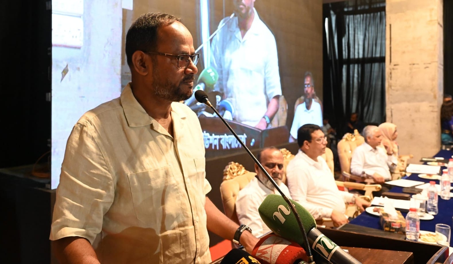 দুধ উৎপাদন বাড়িয়ে আমদানি নির্ভরতা কমাতে হবে: প্রাণিসম্পদ প্রতিমন্ত্রী