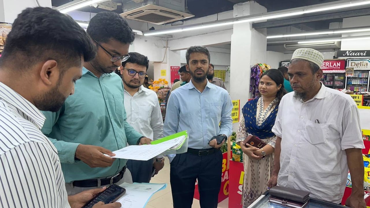 বরিশালে ঈদে নিরাপদ মাংস নিশ্চিতে পশু খাদ্যের দোকানে অভিযান