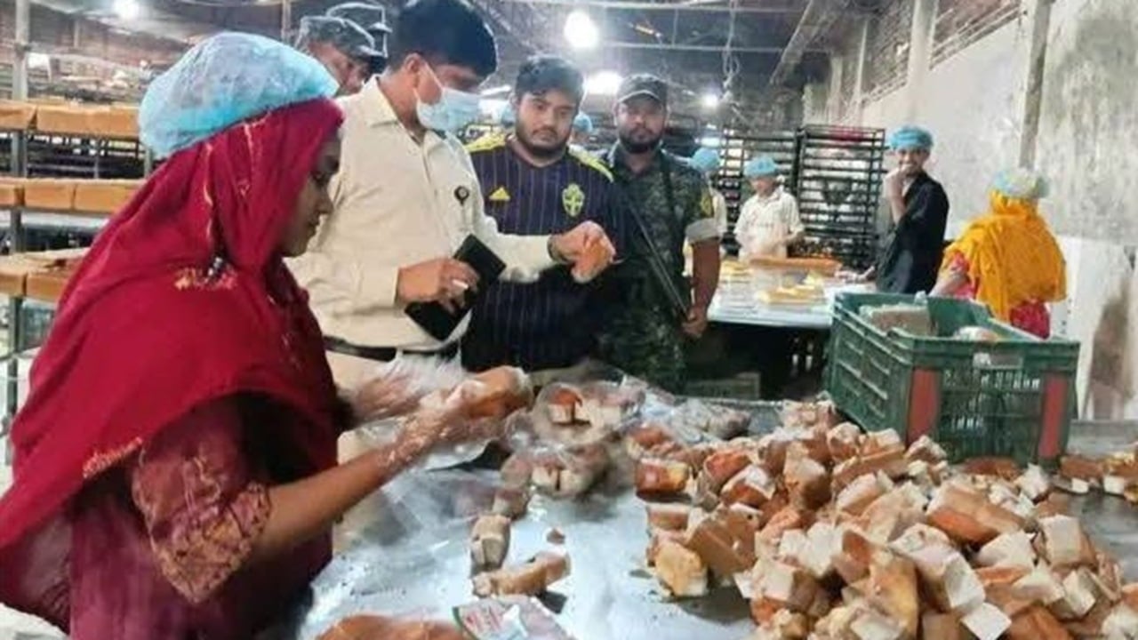 পচা ডিম দিয়ে কেক ও নোংরা শিরায় হানিকম্ব তৈরি, বেকারিকে জরিমানা