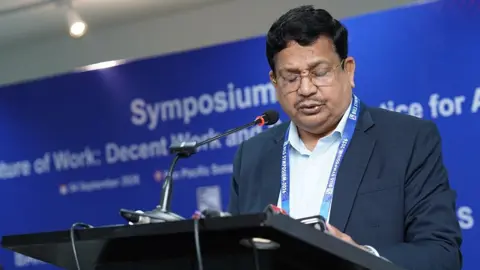 প্রযুক্তি এগোলেও শ্রমিক পিছিয়ে থাকবে না: শিমুল বিশ্বাস