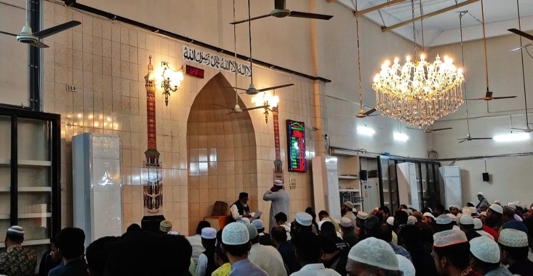 ৫ যুগ পর ডাকসুর উদ্যোগে ঢাবির কেন্দ্রীয় মসজিদ সংস্কার