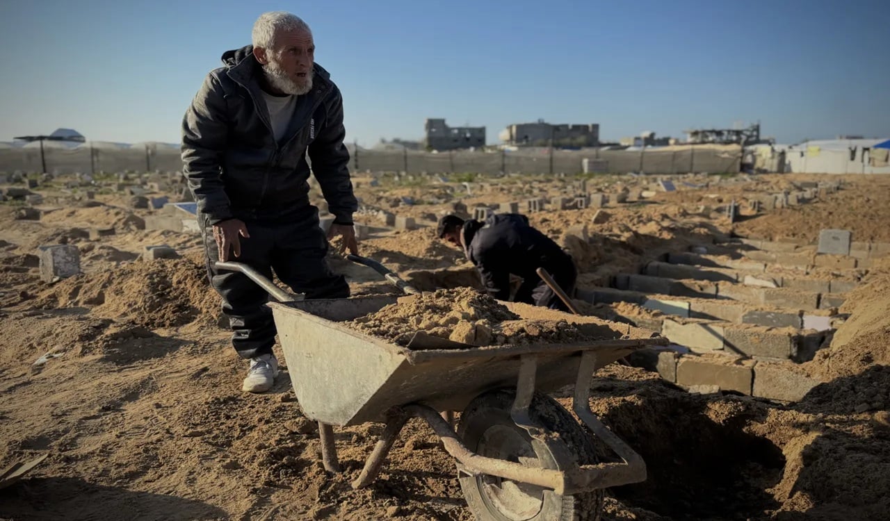 আমি একাই ১৮ হাজার মানুষকে সমাহিত করেছি: গাজার দাফনকর্মী