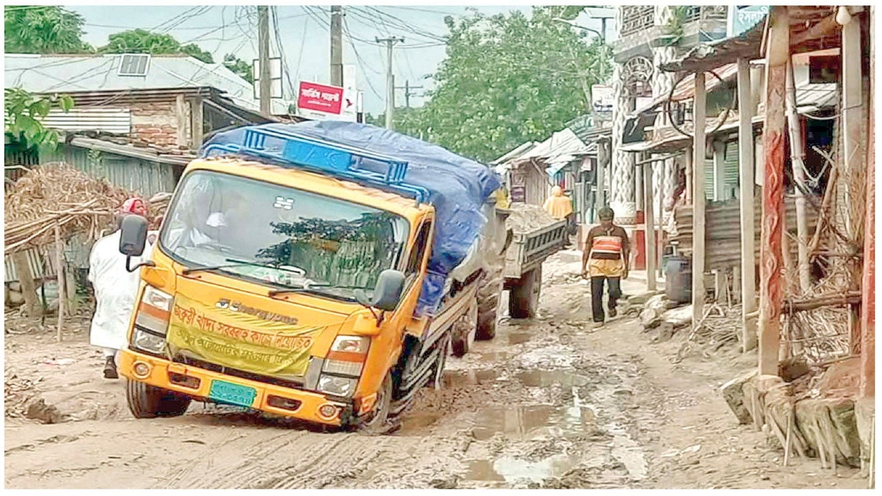 সাঘাটায় পাঁচ সড়কে যান চলাচল বন্ধের উপক্রম, বাড়ছে ভোগান্তি