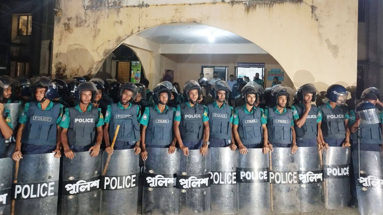 হাসপাতাল স্টাফ-ছাত্রলীগ নেতাসহ ৭৩ জনের বিরুদ্ধে অভিযোগ