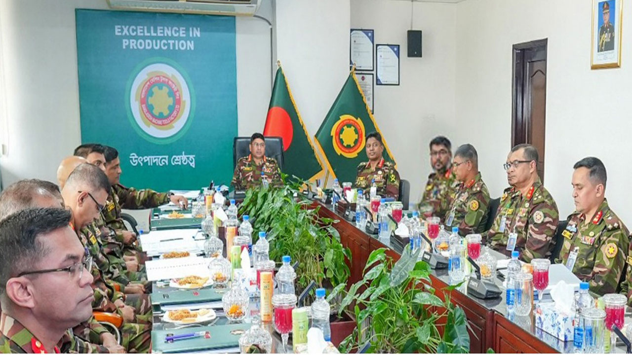 সেনাবাহিনী প্রধানের বাংলাদেশ মেশিন টুলস ফ্যাক্টরি পরিদর্শন