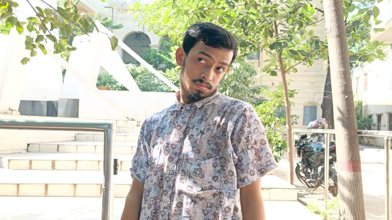 প্রতিবন্ধকতা পেরিয়ে উদ্যোক্তা সাজ্জাদ এবার লড়বেন জকসু নির্বাচনে