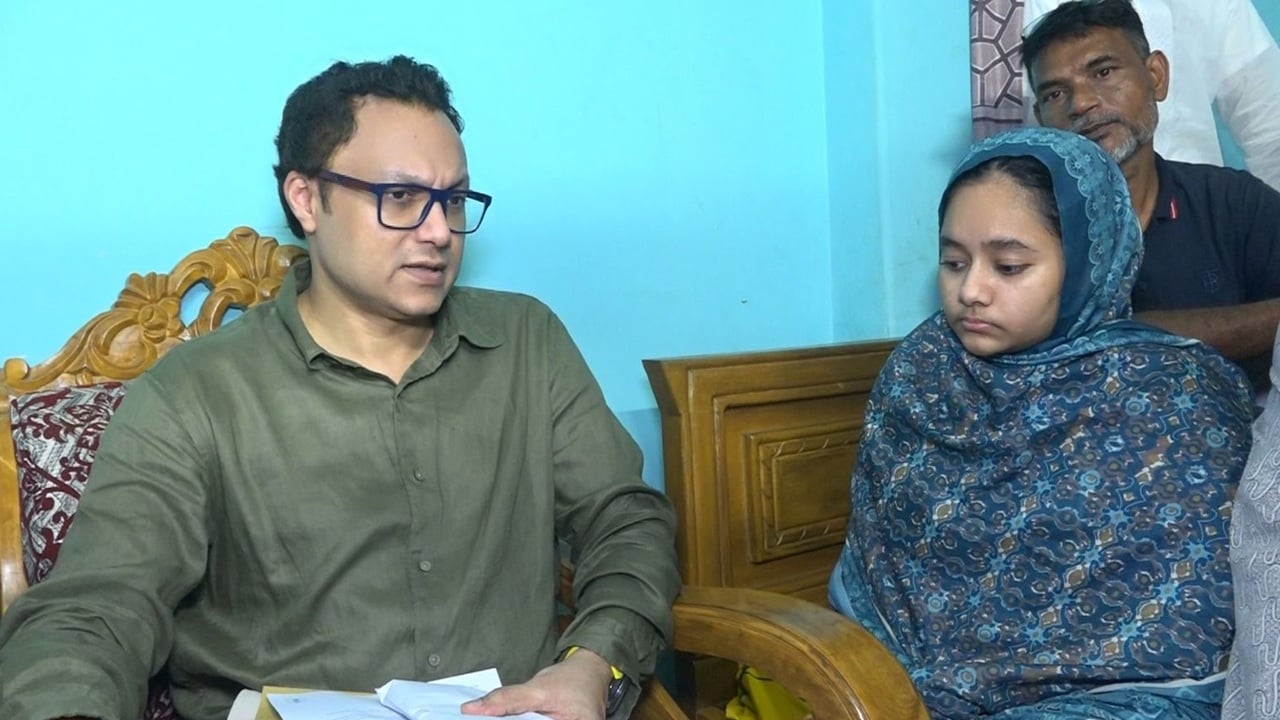 নিহত মহসিনের মেয়েকে সাড়ে ৮ লাখ টাকা অনুদান সাঈদ আল নোমানের